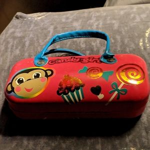 EXTRA CUTE SUNGLASSES HOLDER